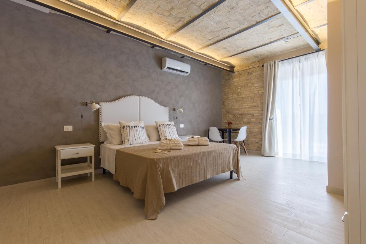 Al Faro Bianco B&B E Residence Con Parcheggio Vasto Bagian luar foto