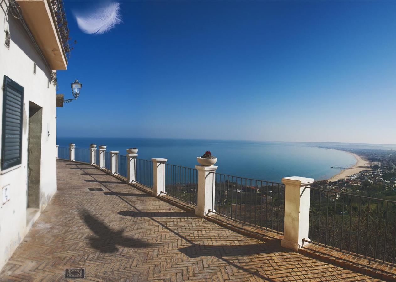 Al Faro Bianco B&B E Residence Con Parcheggio Vasto Bagian luar foto