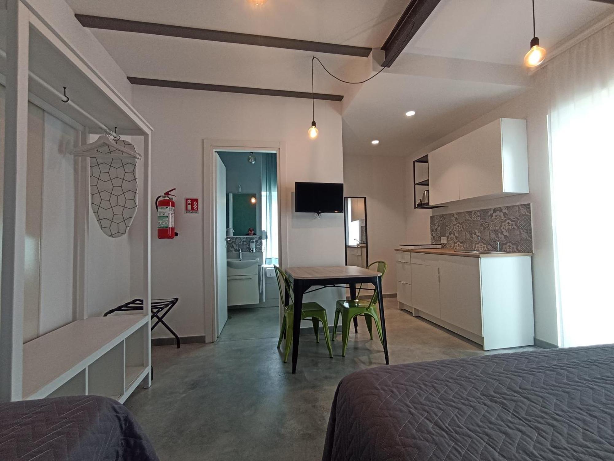 Al Faro Bianco B&B E Residence Con Parcheggio Vasto Bagian luar foto